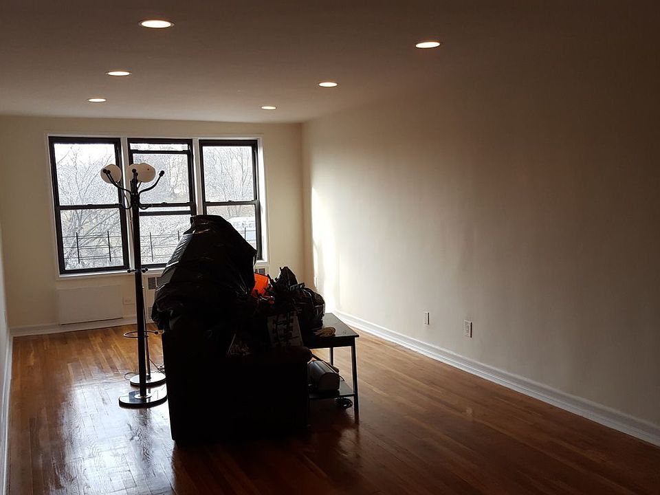 1st image of 87-01 Midland Pkwy APT 6F