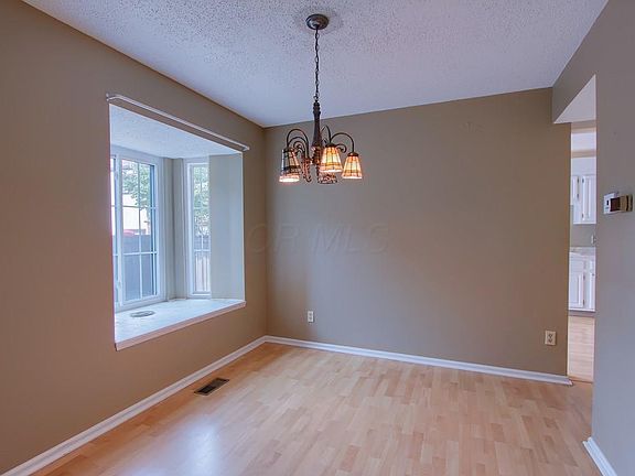 5th image of 211 Saint Antoine St