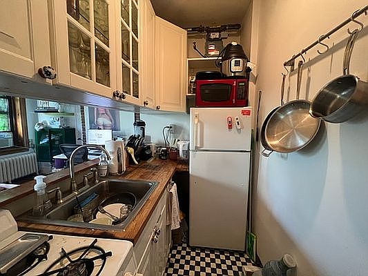 3rd image of 177 Waverly Pl APT 5R