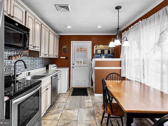 5th image of 419 Delview Ln