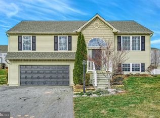330 Riviera St, Mount Wolf, PA 17347
