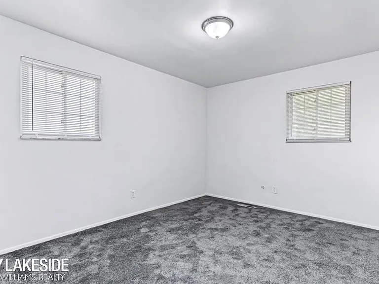 18130 Roseland Blvd — Photo 9