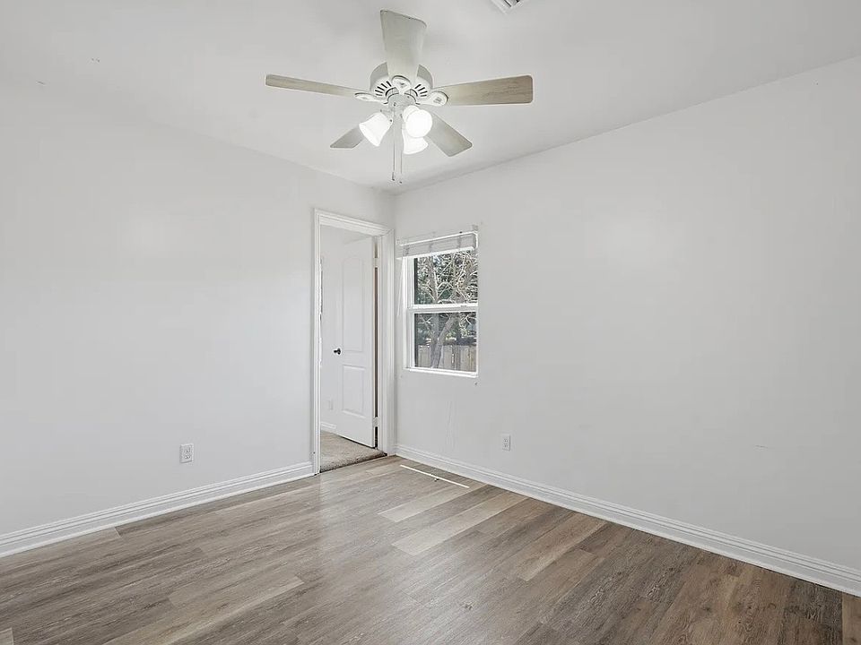 1st image of 906 Lemon Ave