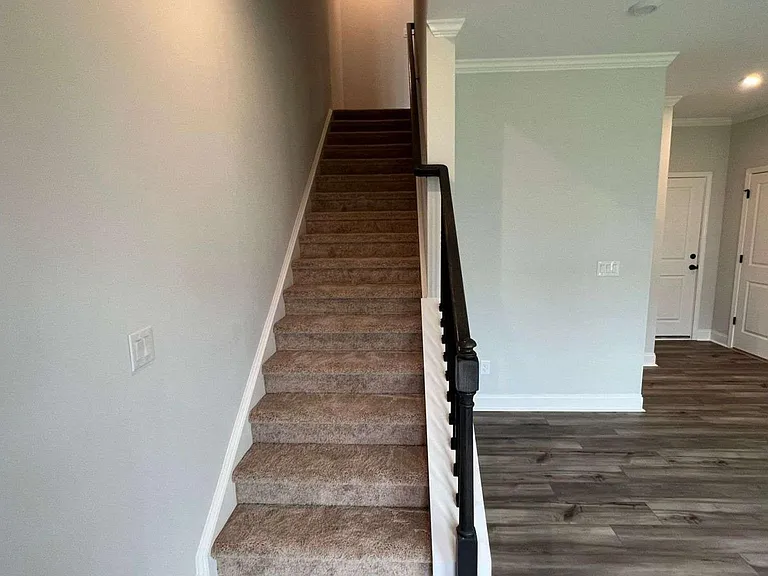 327 Maltibie Dr — Photo 2