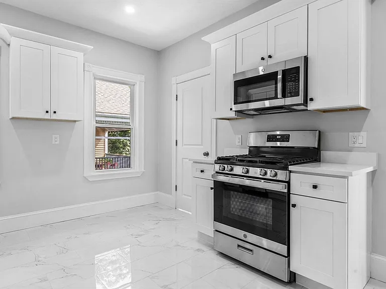 67 Romsey St #2 — Photo 3