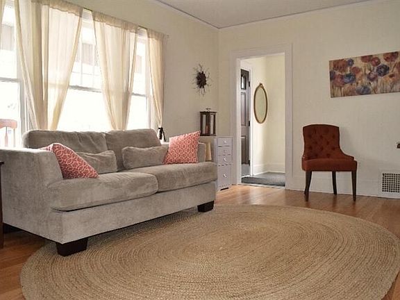 4th image of 913 Grant St
