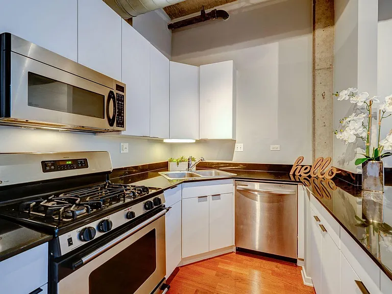 900 N Kingsbury St #1057 — Photo 5
