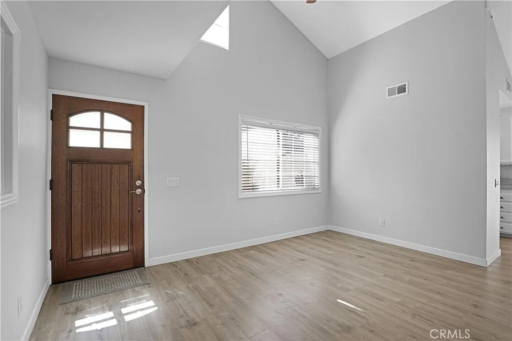 3 bed, 2.5 bath, 1228 sqft, $4,500 — Photo 3