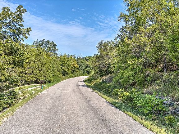 4th image of 6 Valley Dr #6