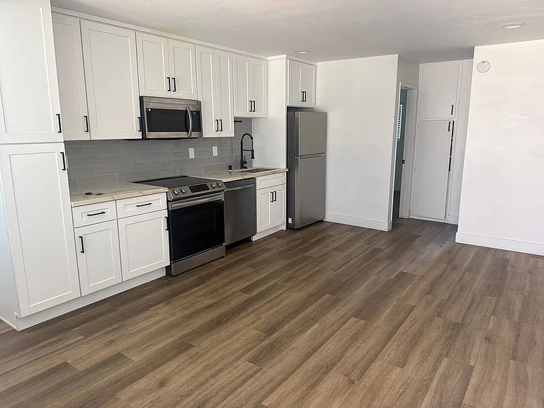 4542 Felton Ave — Photo 11