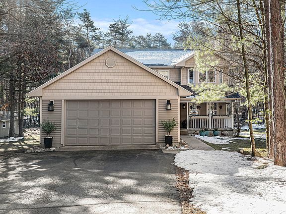 2nd image of 622 Cedar Pines Dr NE