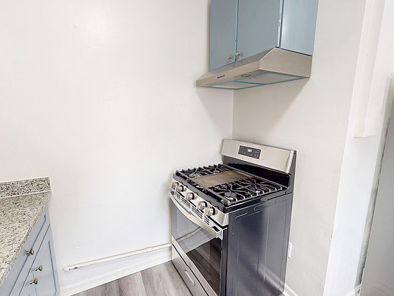4th image of 521 W Macarthur Blvd APT 1