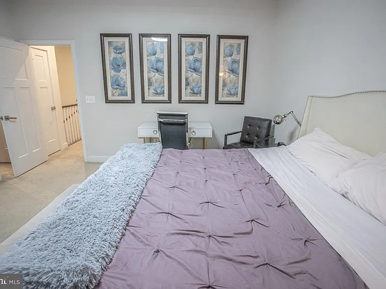 7821 Cove Point Dr — Photo 21