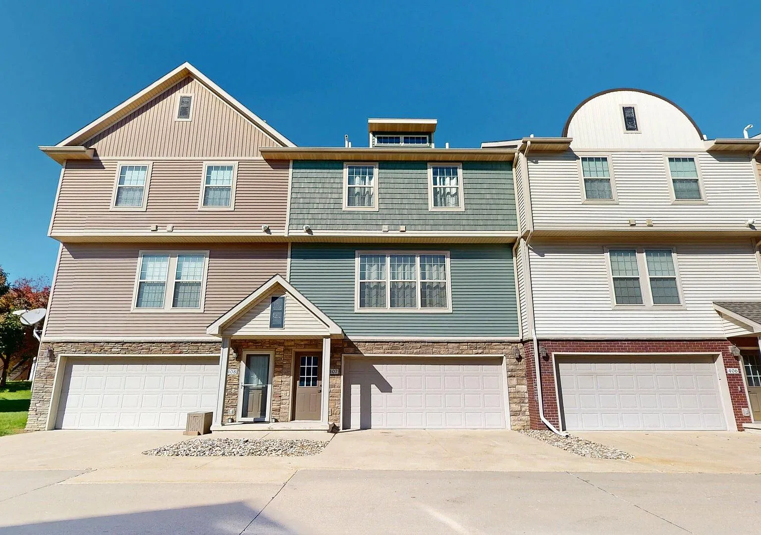 Beautiful 2 Bedroom Town Home in Grimes! — Photo 1