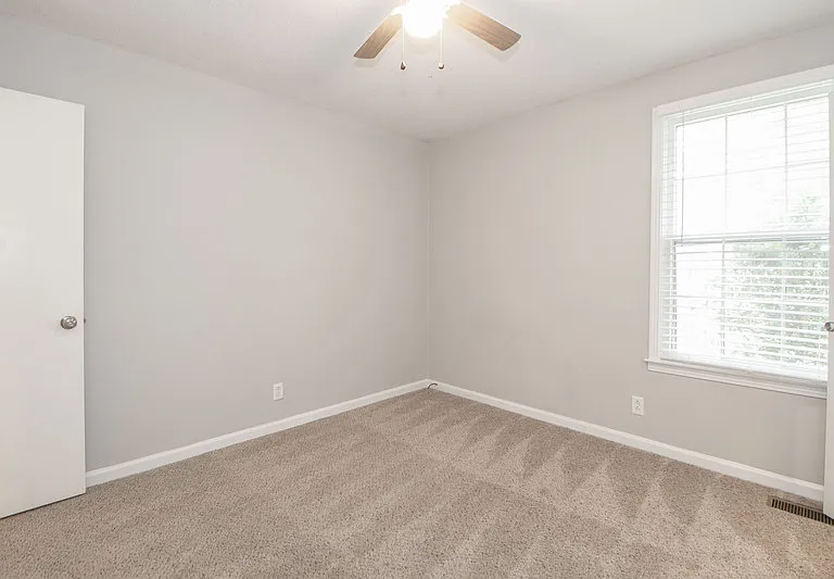 398 Louise Ln — Photo 13