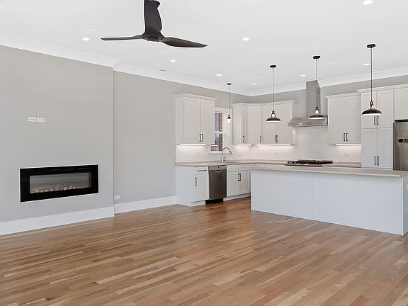3rd image of 4869 N Ashland Ave #2