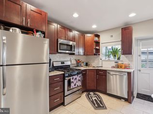 2408 S American St, Philadelphia, PA 19148