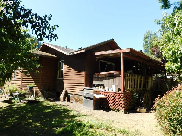 18562 Sitkum Ln, Myrtle Point, OR 97458