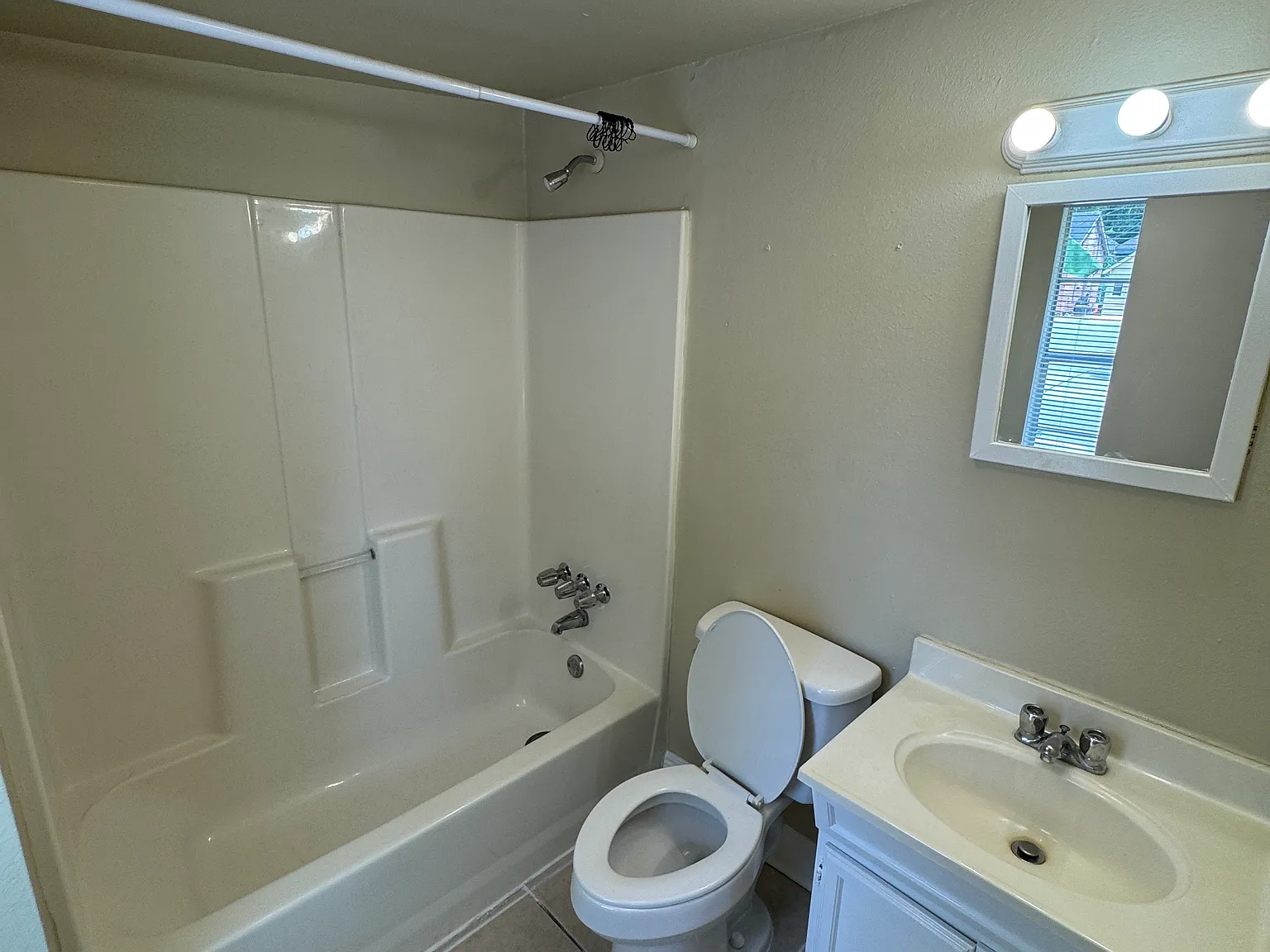 1 bed, 700 sqft, $1,345 — Photo 4