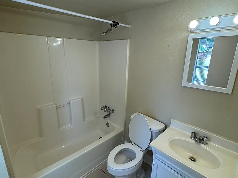 7718 Oak St — Photo 4