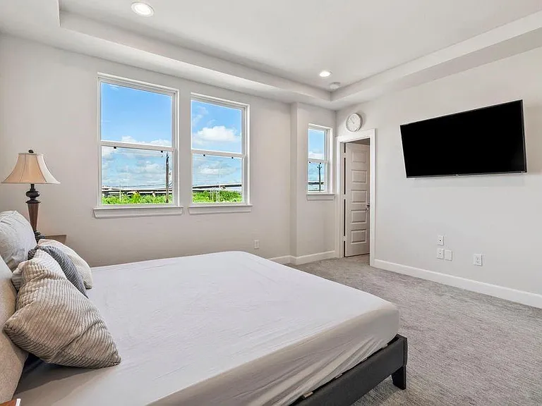 316 Jensen Dr — Photo 26