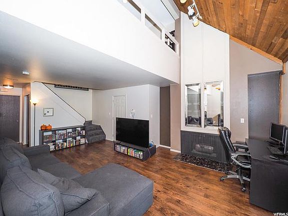 3rd image of 460 E Creekside Cir APT F
