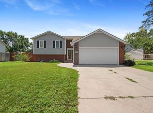 2345 N Parkridge Ct, Wichita, KS 67205