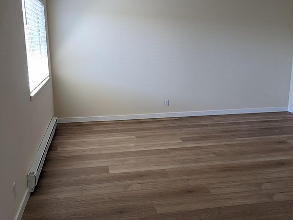 5th image of 215 Willow Ave #4