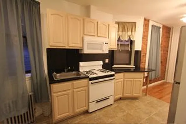 Rented by Robyn Lee, LREB | media 26