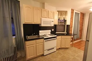 Rented by Robyn Lee, LREB