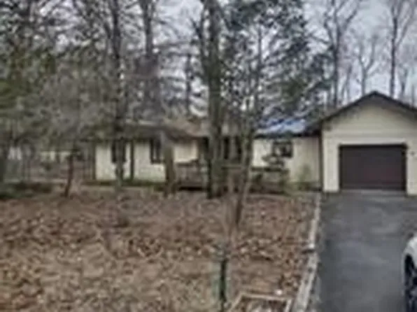 1135 Seven Nations Dr, Tobyhanna, PA 18466