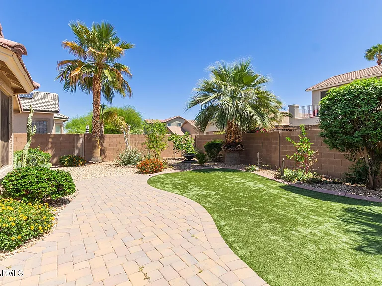 16523 W Saguaro Ln — Photo 16