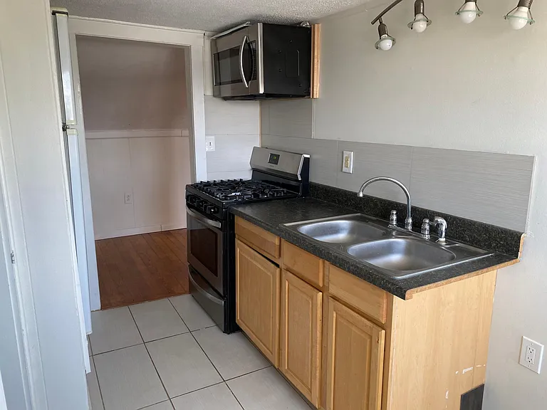 1005 King Ave — Photo 12