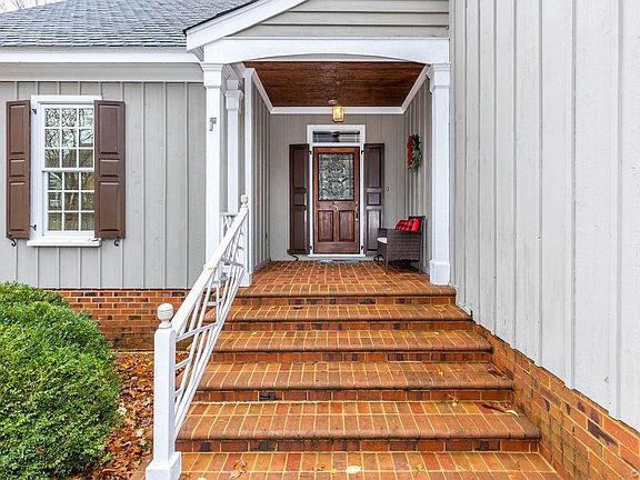4th image of 5633 Saint James Ct