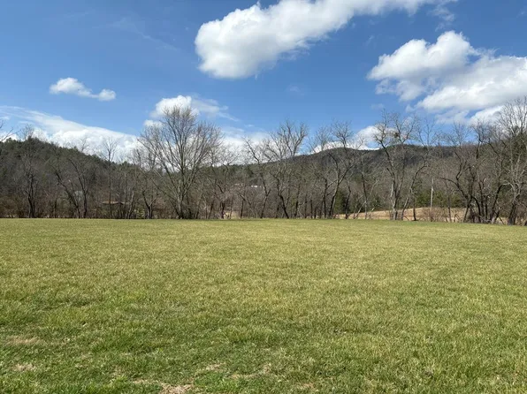 11 Coopers Creek Rd, Suches, GA 30572