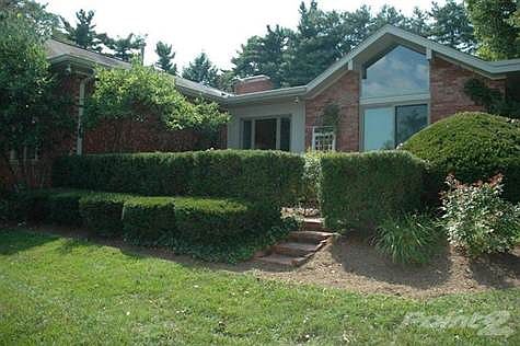 2nd image of 1558 Lakewood Ct