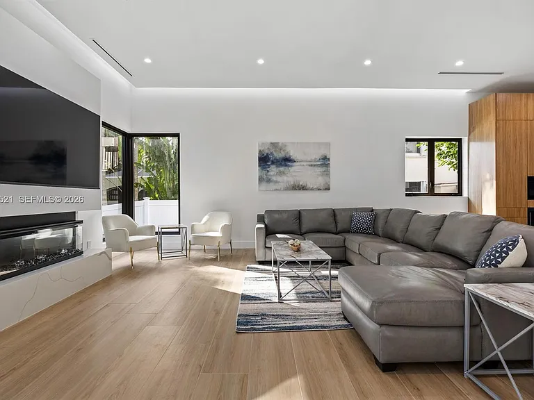 638 Lakeside Hbr — Photo 6