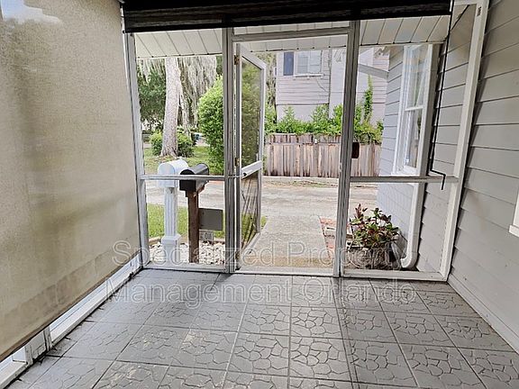 5th image of 608 Hillcrest St