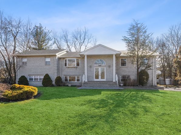 562 Franklin Ave
