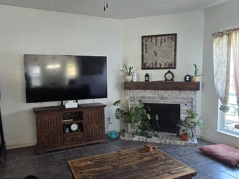 2128 Regency Dr — Photo 6