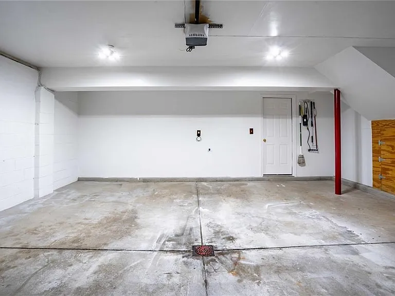 8703 Lost Valley Dr — Photo 27