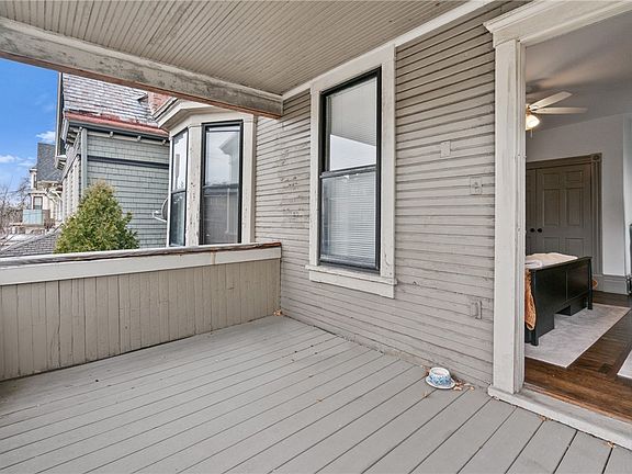 3rd image of 5615 Howe St