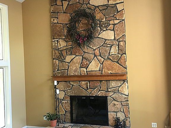 Gas fireplace