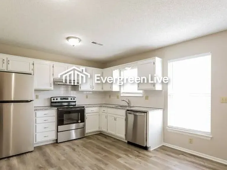 902 Johnson Cir — Photo 5