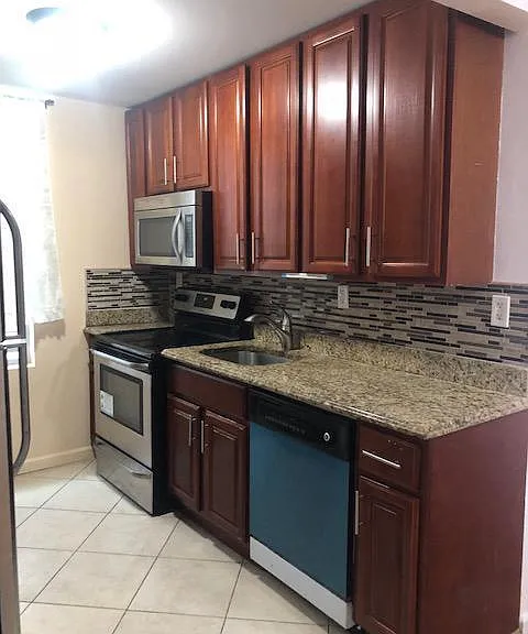 2131 Bruckner Blvd — Photo 2