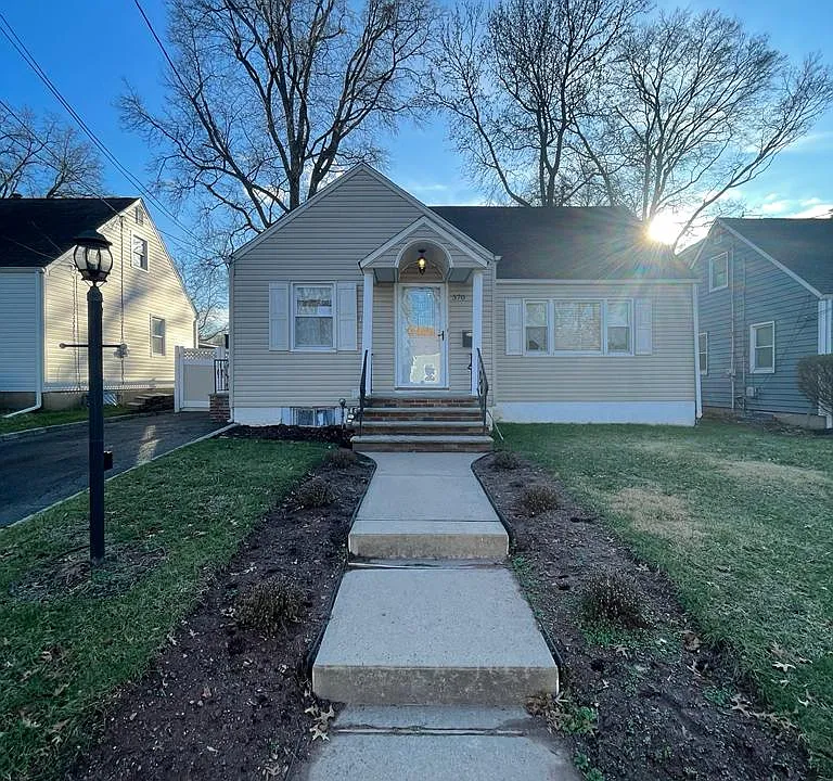 370 Plainfield Ave