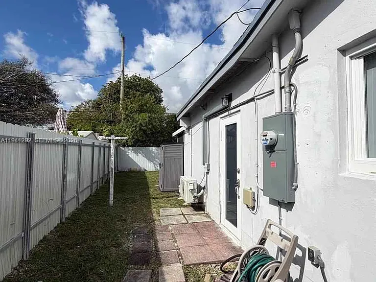 SW 96th Ave — Photo 38