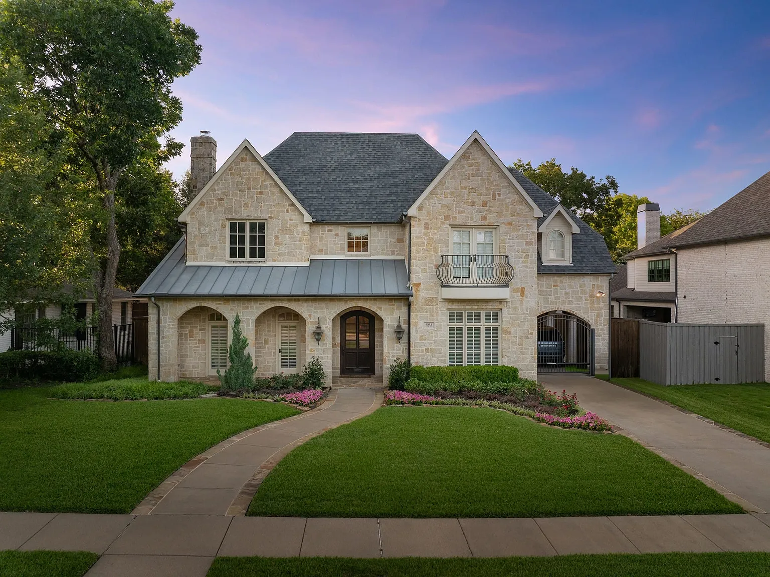5 bed, 7.0 bath, 4724 sqft, $12,500 — Photo 1
