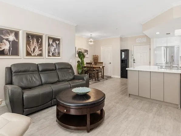 4155 Executive Dr Unit E203, La Jolla, CA 92037