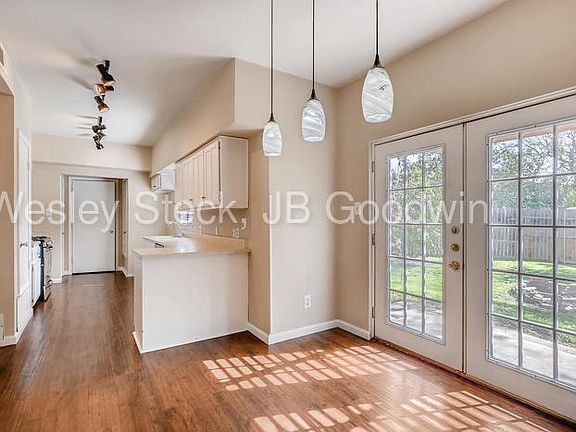 4th image of 2200 Emerald Isle Dr